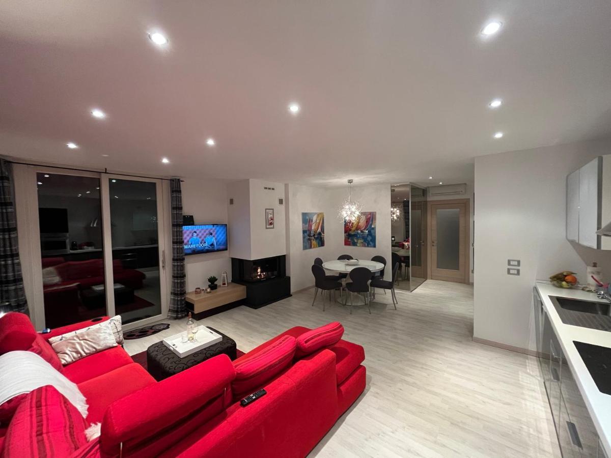 Ferienwohnung Favola Bella The Panoramic Penthouse Bardolino Exterior foto