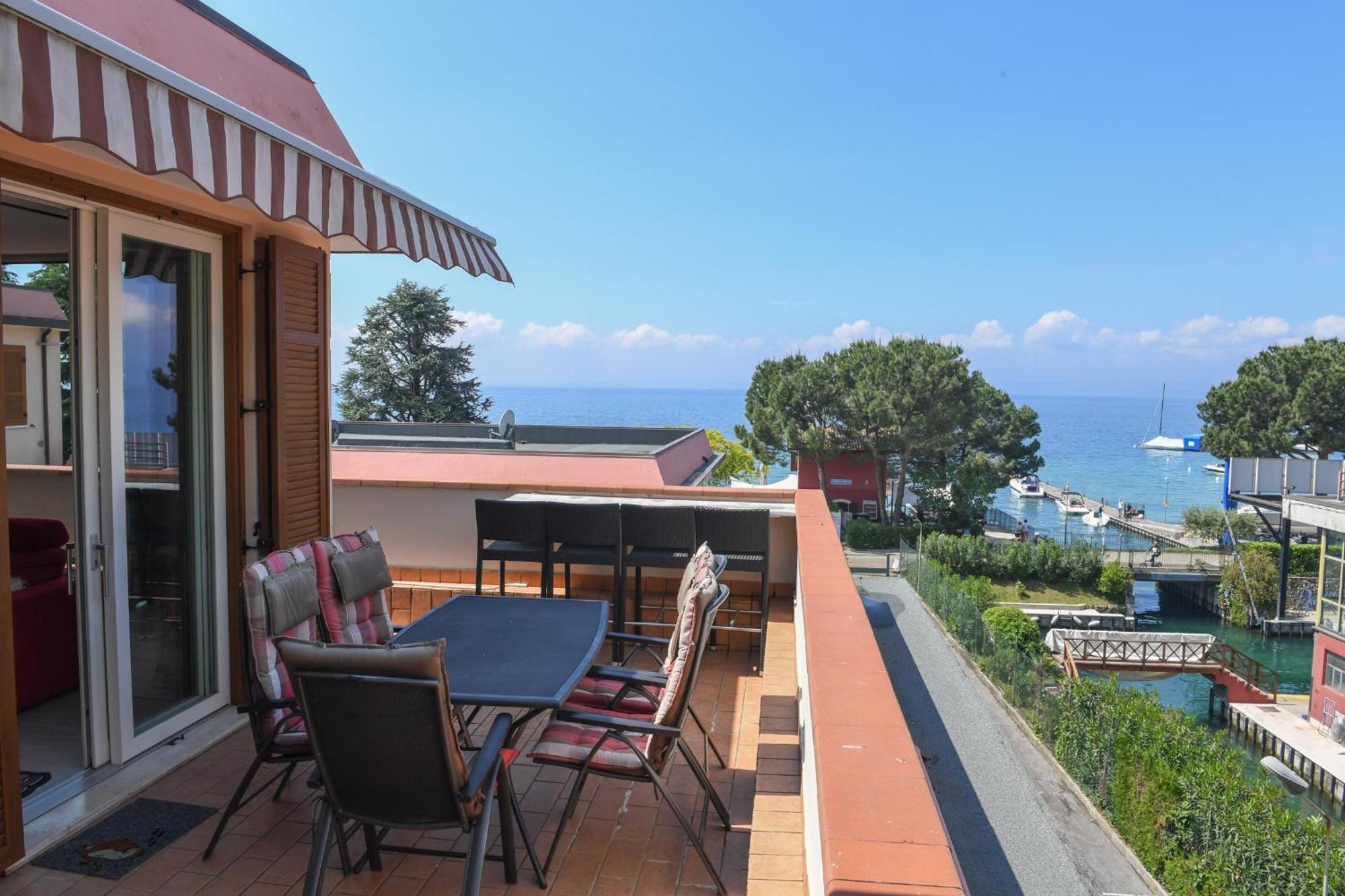 Ferienwohnung Favola Bella The Panoramic Penthouse Bardolino Exterior foto